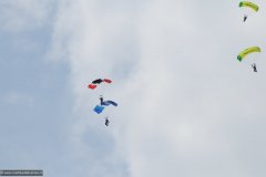 2010-12-06-Goraszka-Goraszka-Air-Picnic-0421-Parachuters