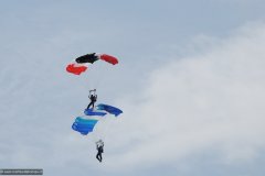2010-12-06-Goraszka-Goraszka-Air-Picnic-0423-Parachuters