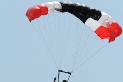 2010-12-06-Goraszka-Goraszka-Air-Picnic-0426-Parachuters