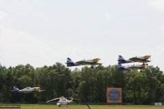 2010-12-06-Goraszka-Goraszka-Air-Picnic-0513-Zlin-50-LX-The-Flying-Bulls-Team